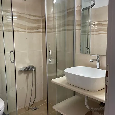 Arian * ארגוסטולי