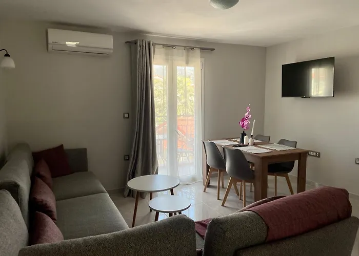 Arian * アルゴストリオン